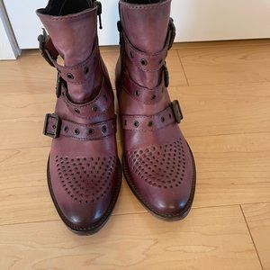 Lavorazione Artigiana  women’s  booties.